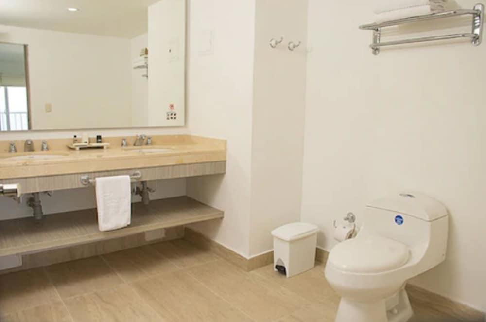 Tamaca Hotel 4*